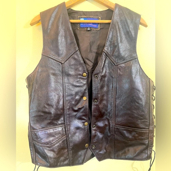 Vance Motorcycle Leather Vest With Eagle Embossing - Picture 2 of 8